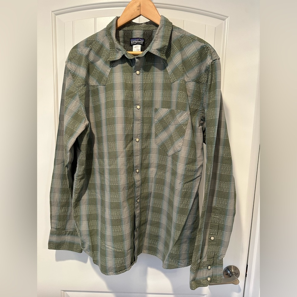 Patagonia Men's Large Green/blue/grey plaid rodeo/western Shirt w/snap closure